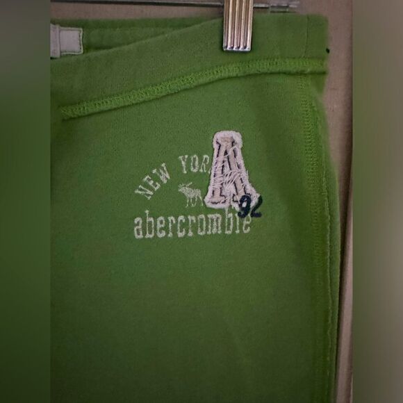 Abercrombie kids bright green sweat shorts with drawsreing waist XL - Picture 2 of 13